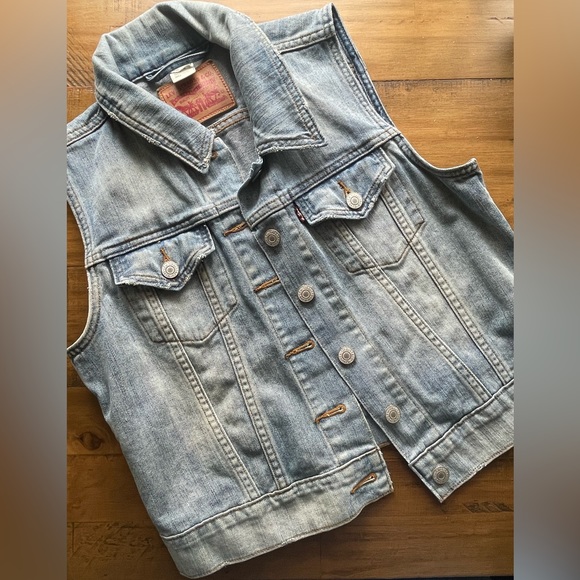 Levi’s Jean Vest - Picture 1 of 5